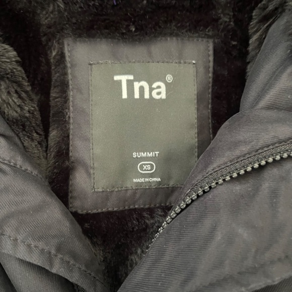 Aritzia TNA The Summit Short Down Black Parka Size XS - Picture 4 of 13